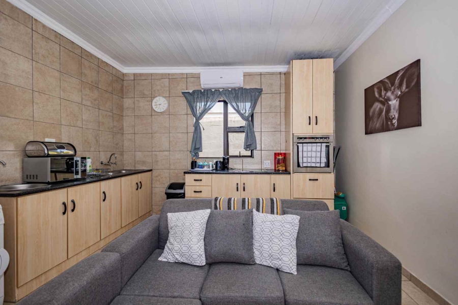 To Let 2 Bedroom Property for Rent in Oakdale Western Cape